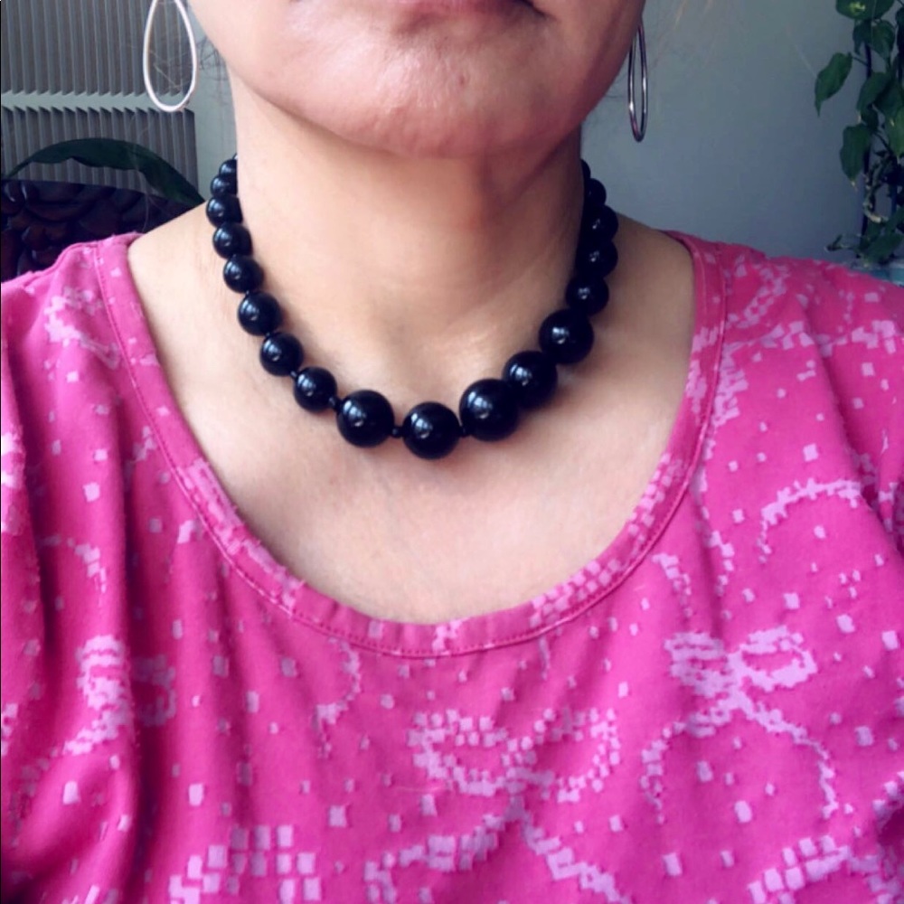 Black pearl necklace